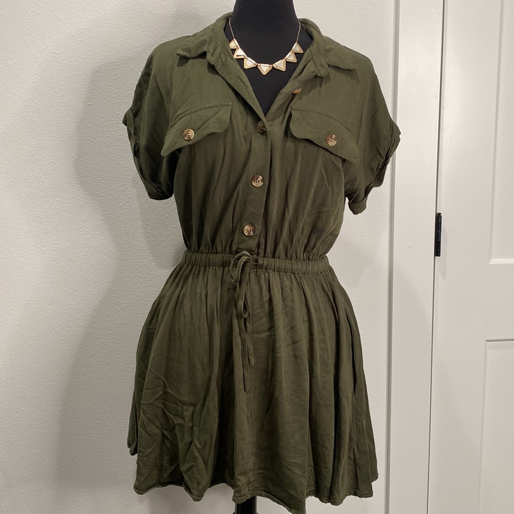 Army Green button up/cap sleeve- tie waist dress with pockets!!